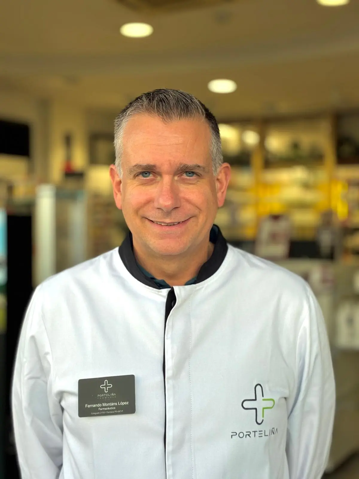 Fernando Montáns López, Farmacéutico en Farmacia Porteliña