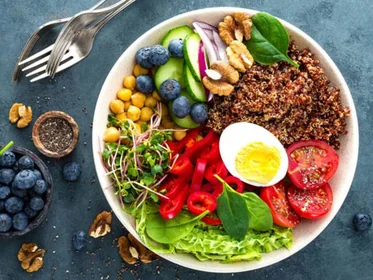 5 hábitos sencillos para cuidar tu alimentación en verano